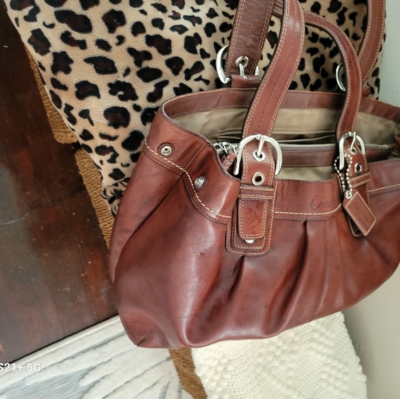 - Brown Coach Soho Pleated Large Leather Zip Tote F13732 - Picture 6 of 16